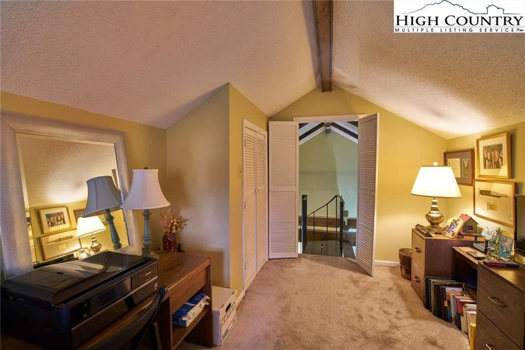 Image number 9 for the current listing