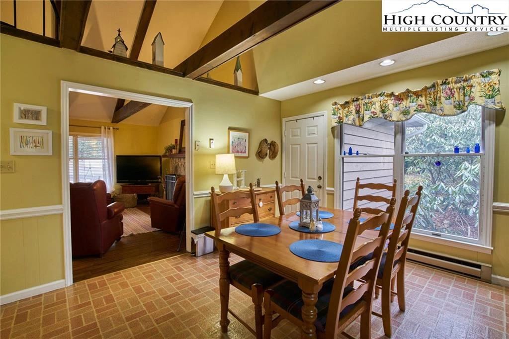 Image number 19 for the current listing