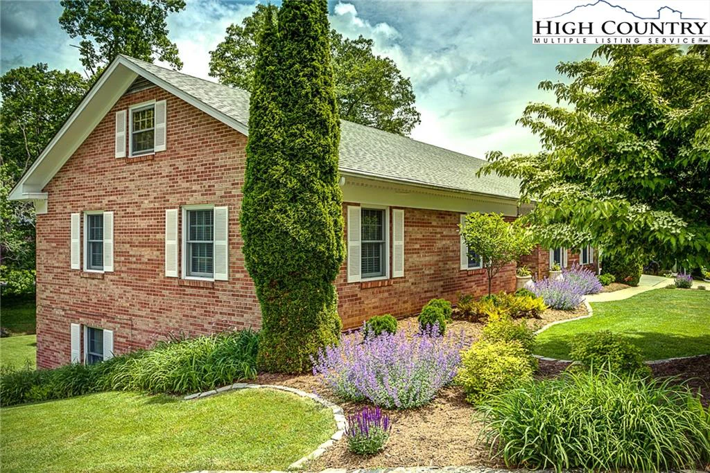 Image number 1 for the current listing