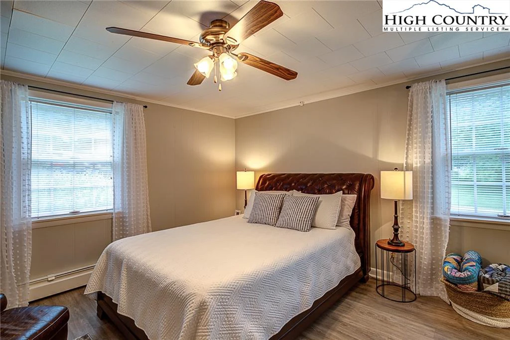 Image number 7 for the current listing