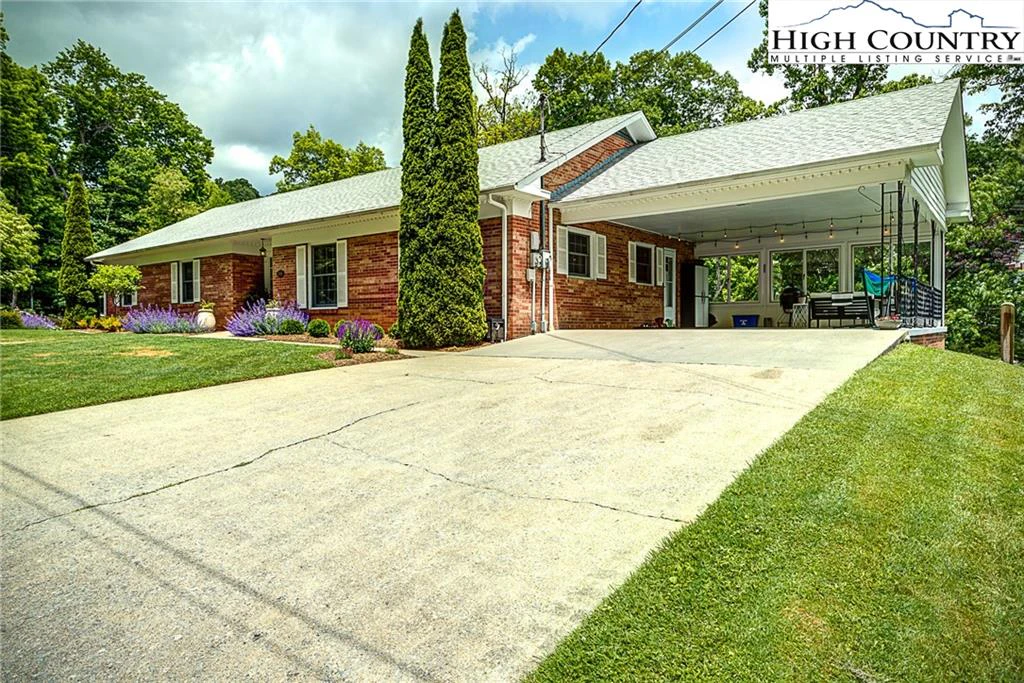 Image number 17 for the current listing