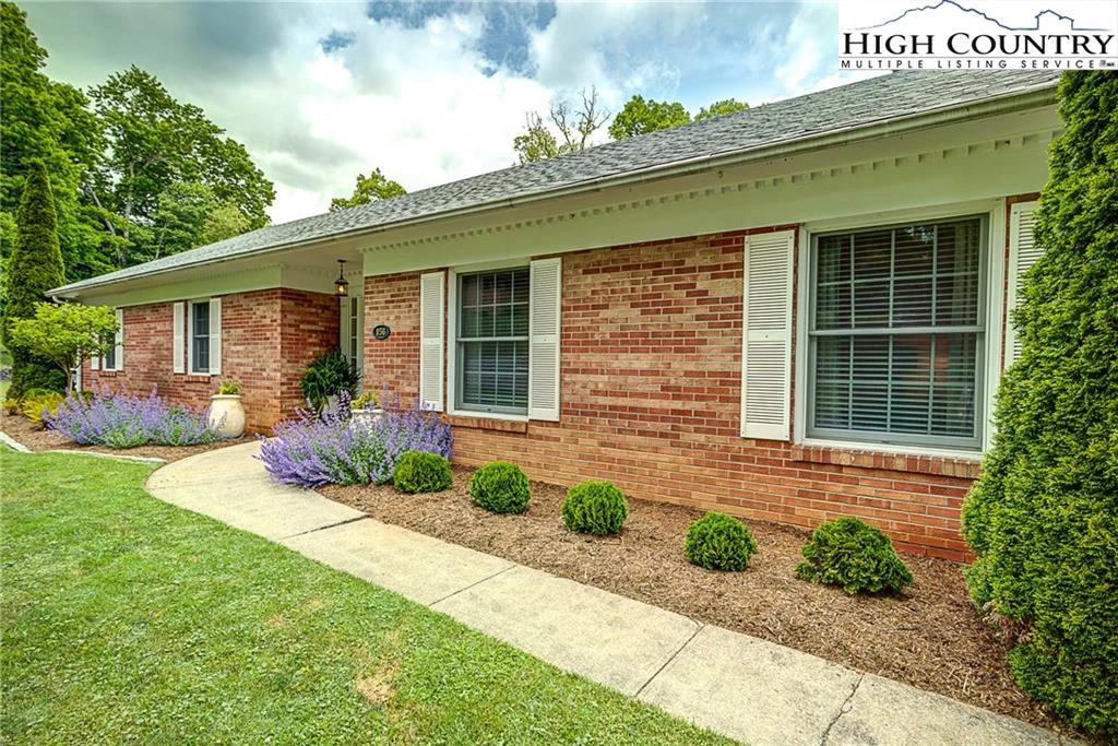 Image number 19 for the current listing