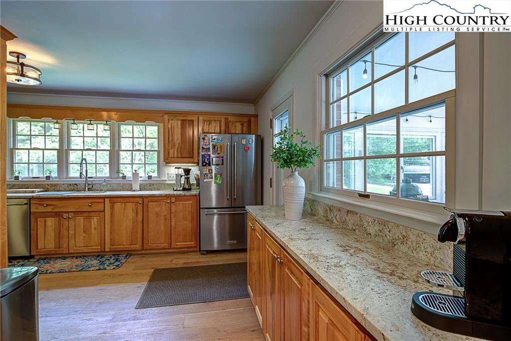Image number 20 for the current listing