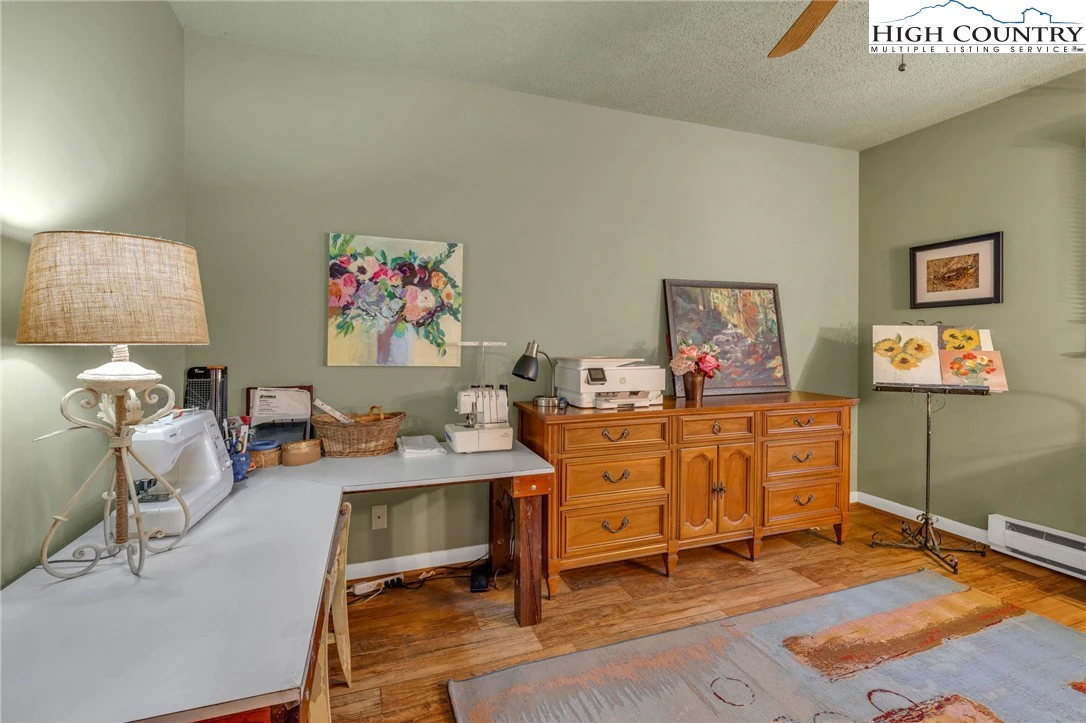 Image number 15 for the current listing