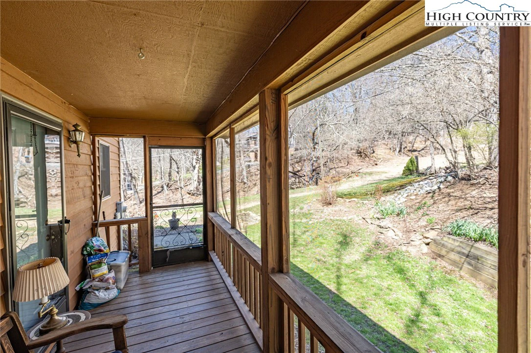 Image number 9 for the current listing