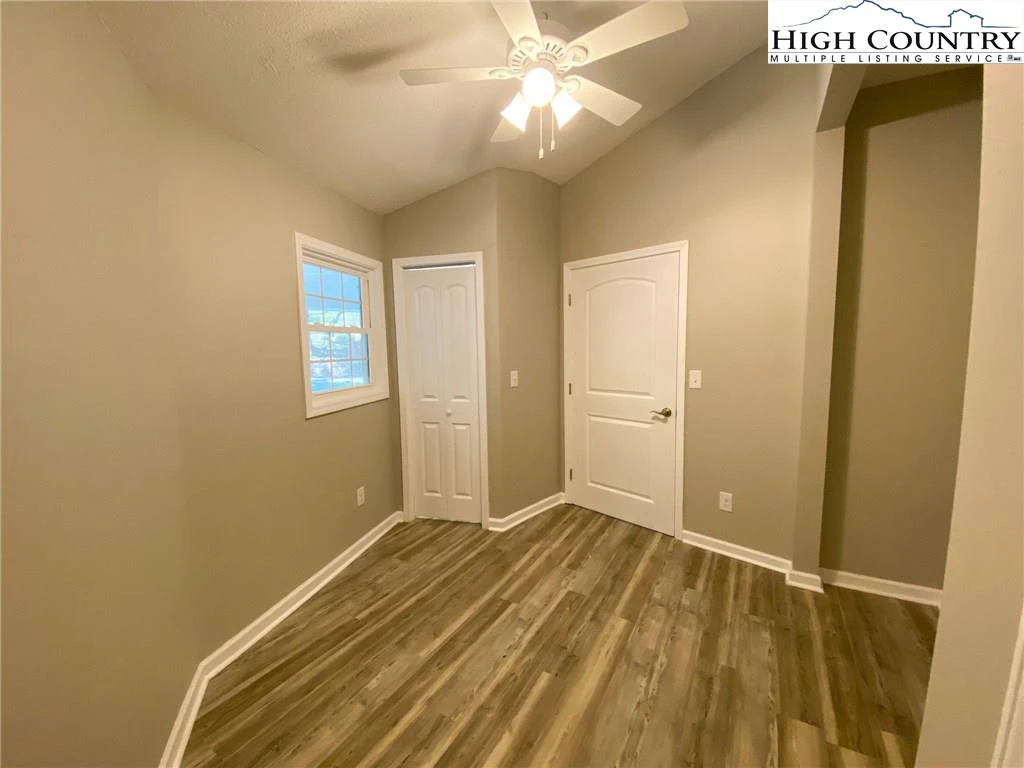 Image number 2 for the current listing