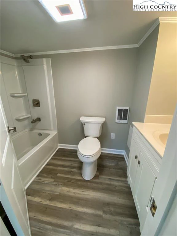 Image number 9 for the current listing