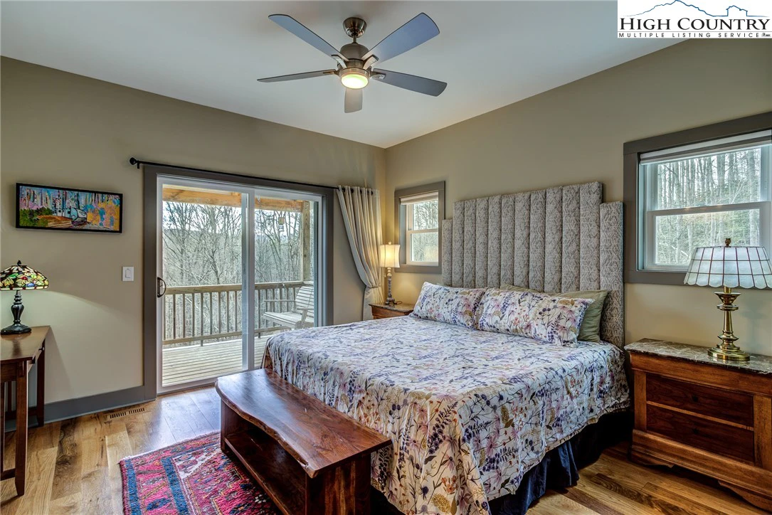 Image number 5 for the current listing