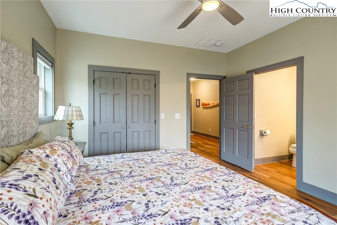Image number 6 for the current listing