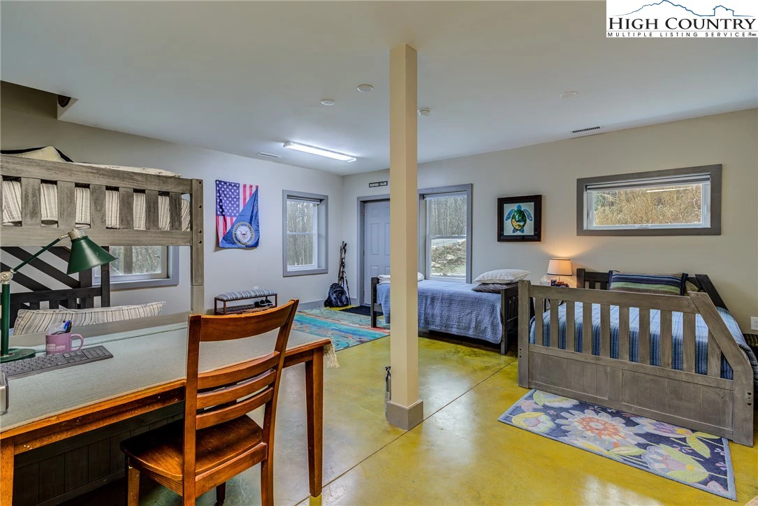 Image number 2 for the current listing