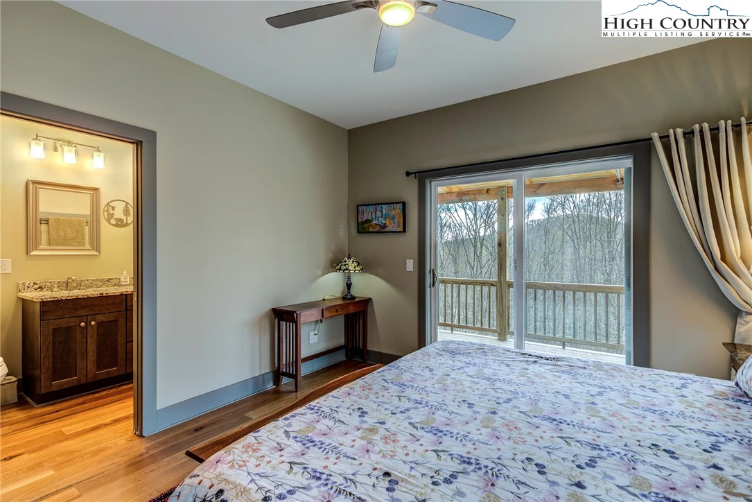 Image number 8 for the current listing