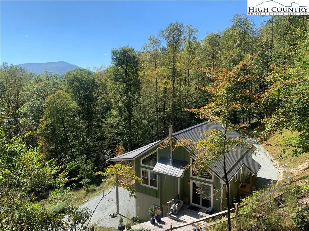 Image number 1 for the current listing