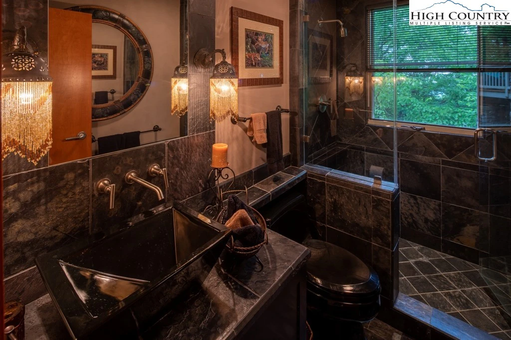 Image number 3 for the current listing