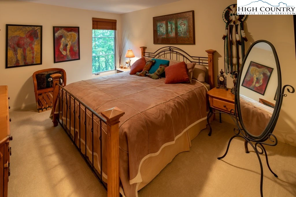 Image number 4 for the current listing