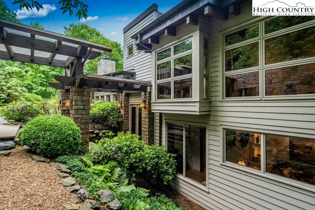 Image number 7 for the current listing