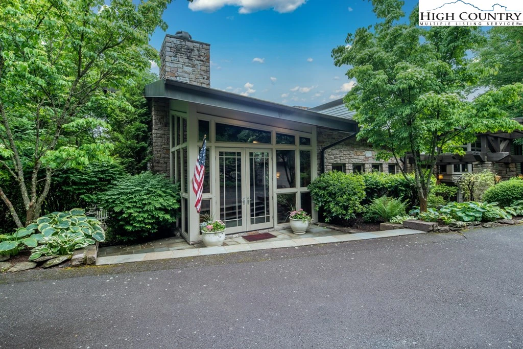 Image number 13 for the current listing