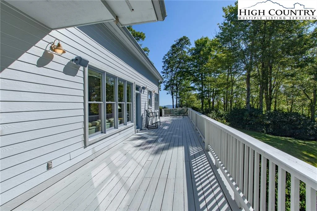 Image number 14 for the current listing