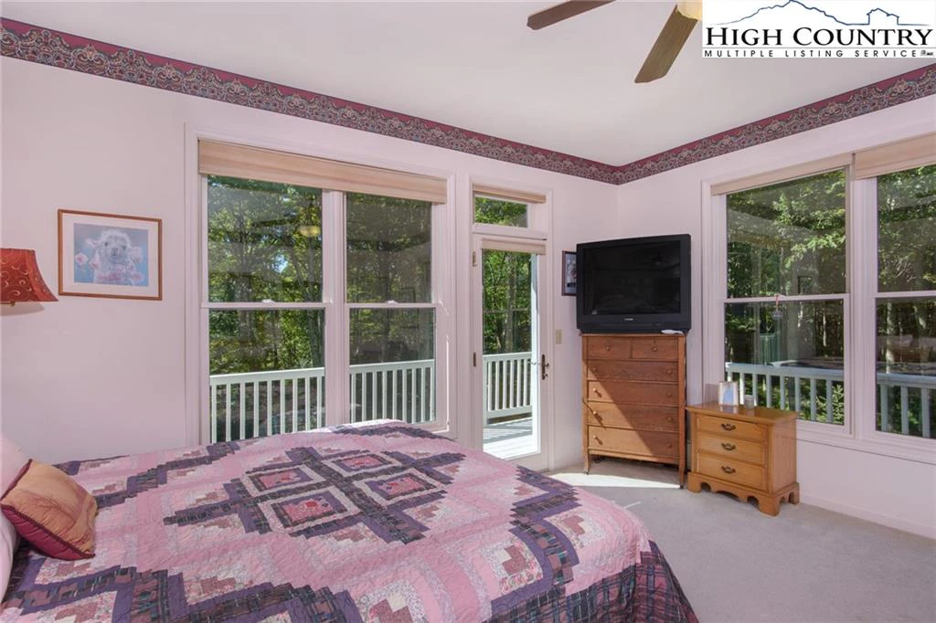 Image number 4 for the current listing