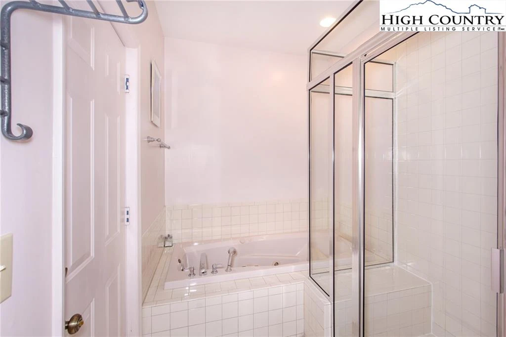 Image number 6 for the current listing
