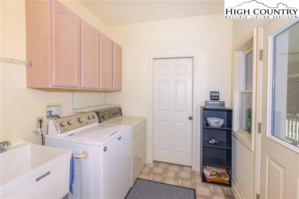 Image number 9 for the current listing