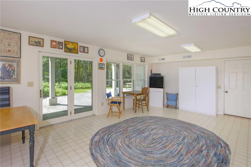 Image number 10 for the current listing