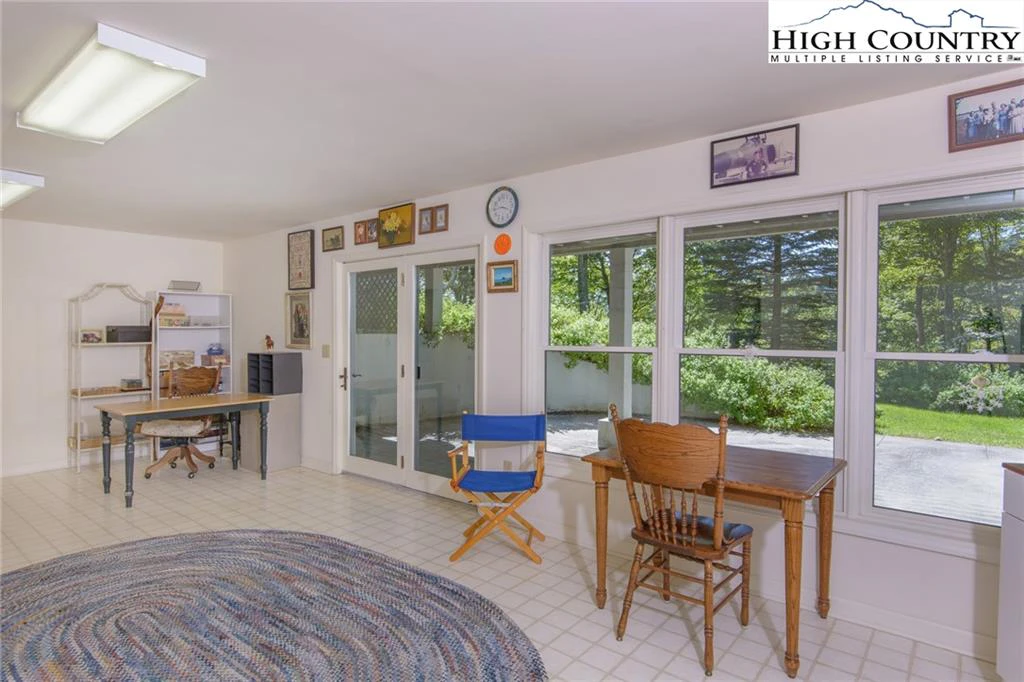 Image number 11 for the current listing