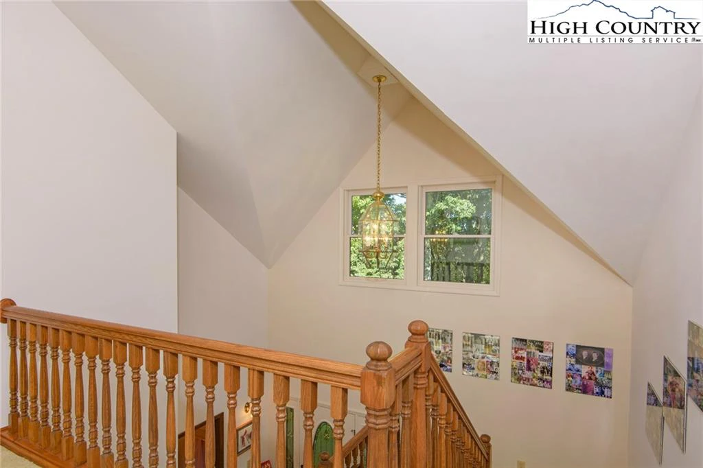 Image number 13 for the current listing