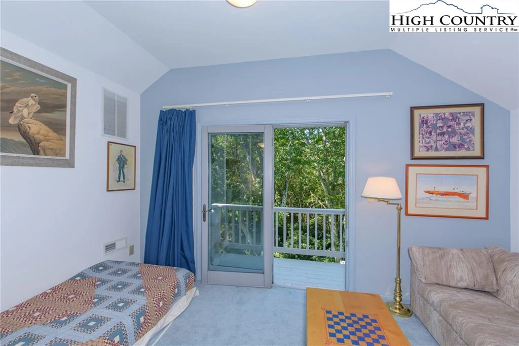 Image number 17 for the current listing