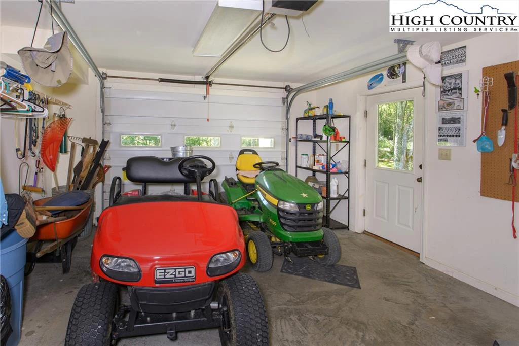 Image number 19 for the current listing