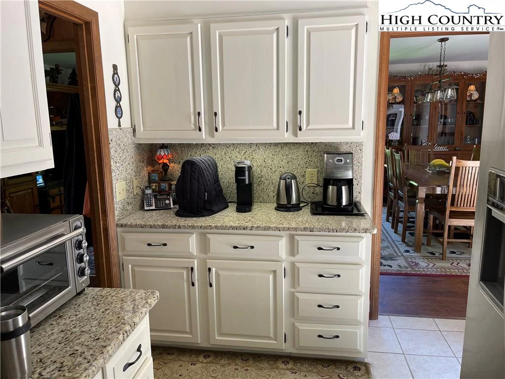 Image number 3 for the current listing