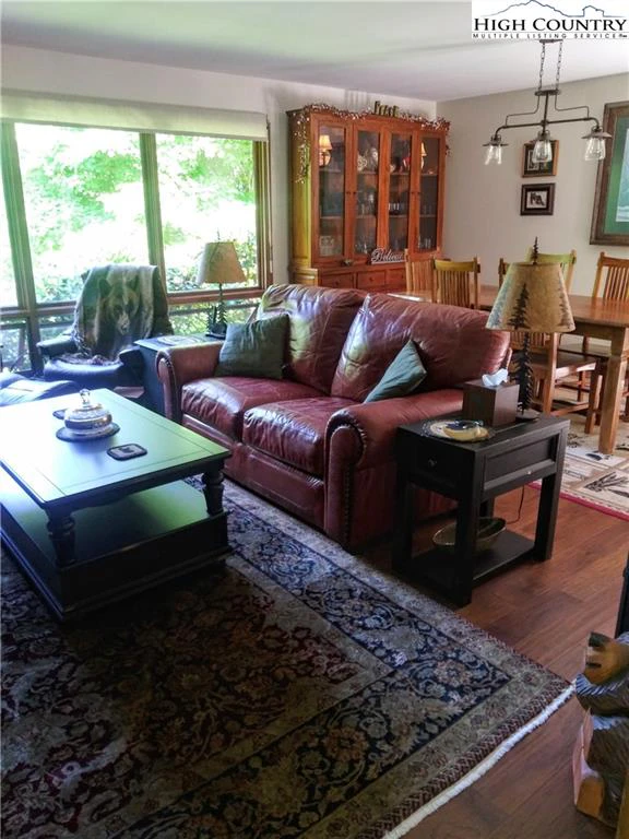 Image number 5 for the current listing