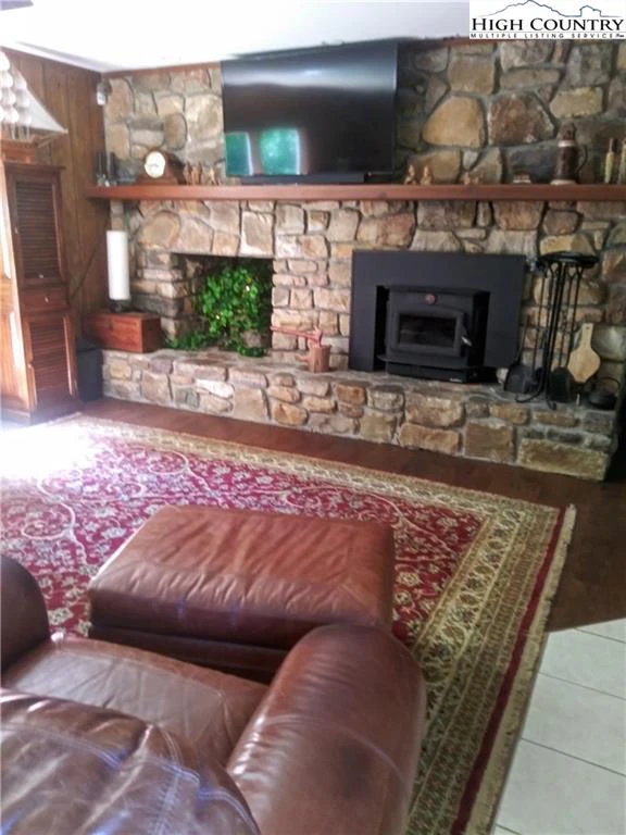 Image number 6 for the current listing