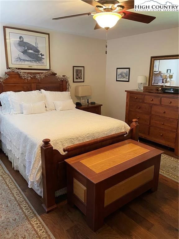 Image number 13 for the current listing