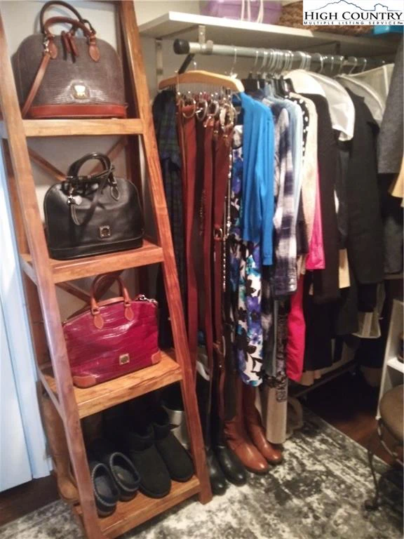 Image number 2 for the current listing