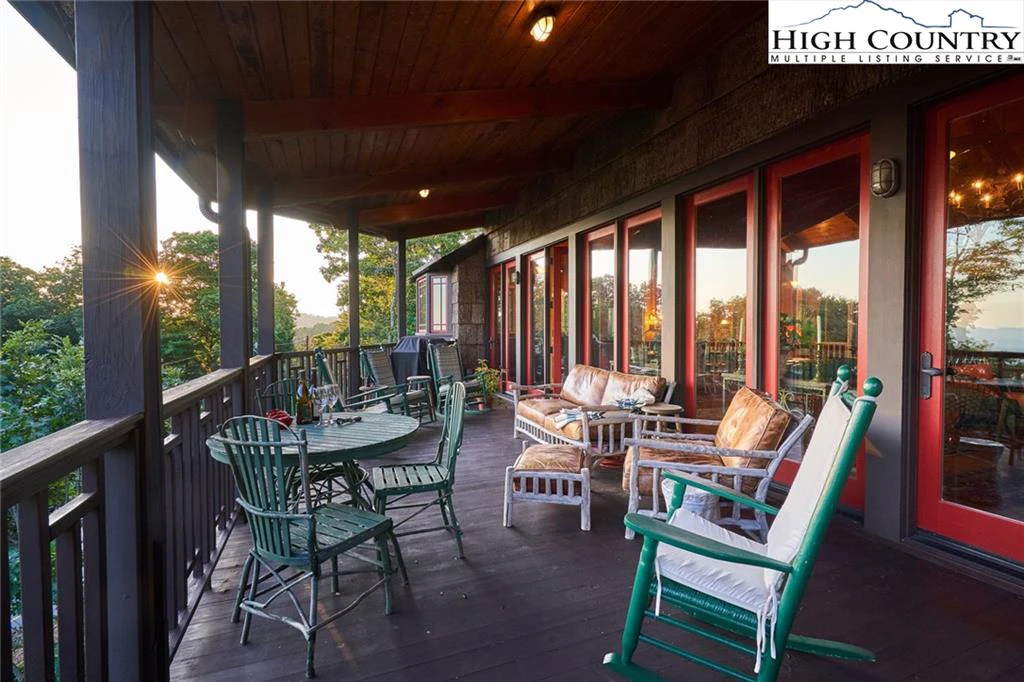 Image number 4 for the current listing