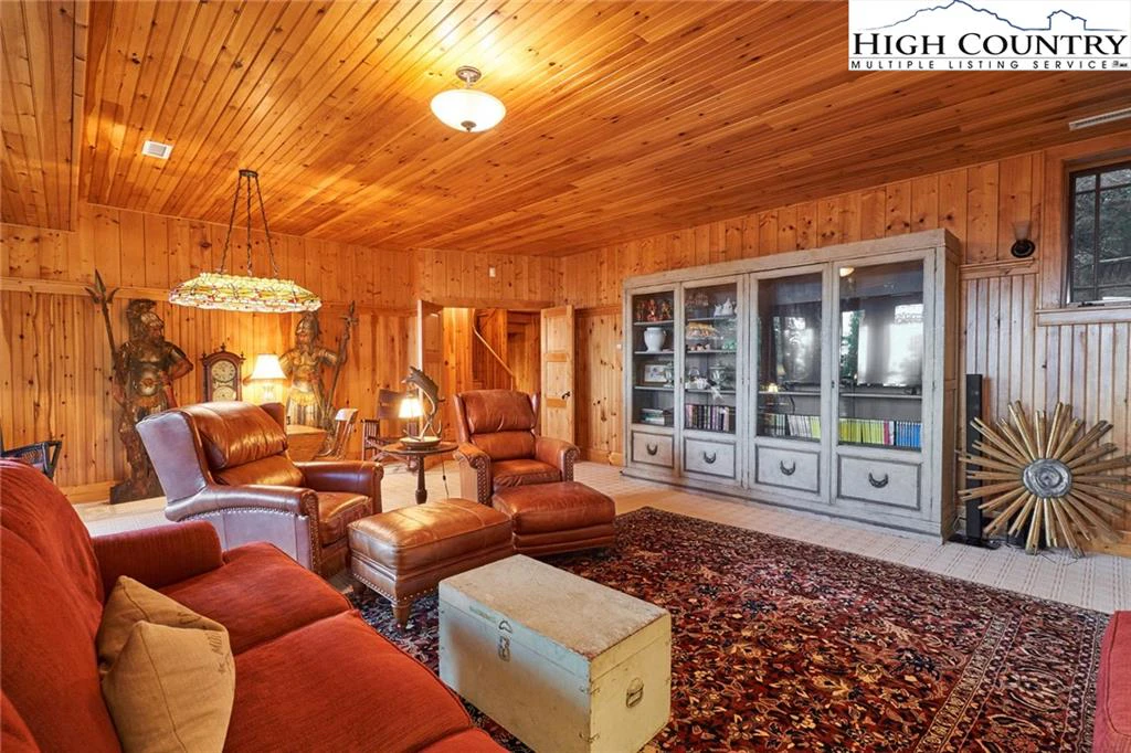 Image number 7 for the current listing
