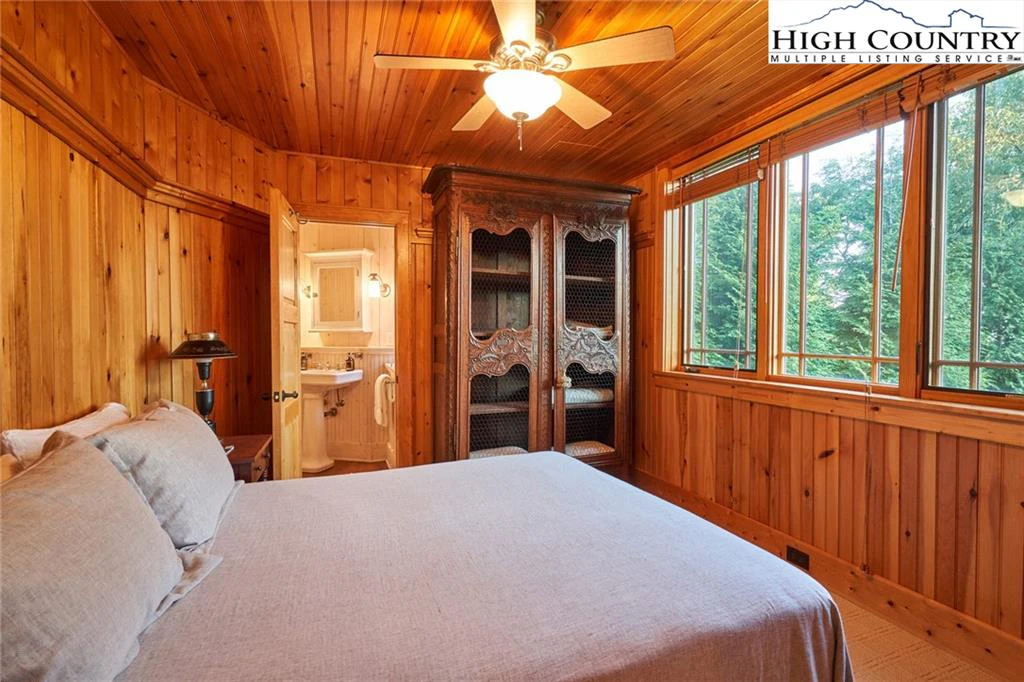 Image number 11 for the current listing
