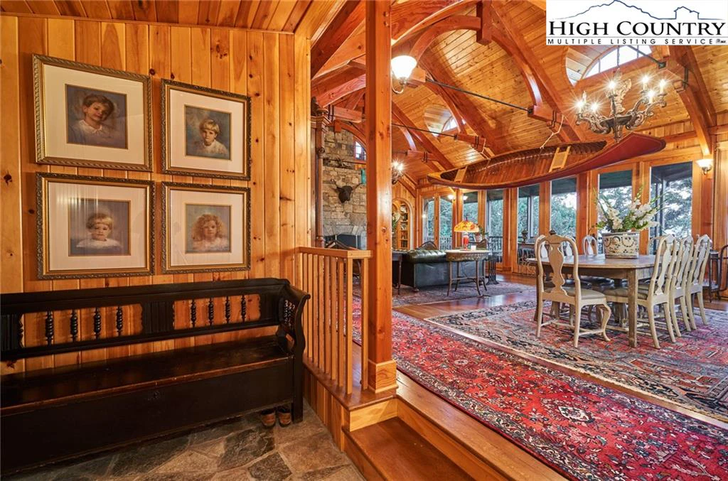 Image number 31 for the current listing