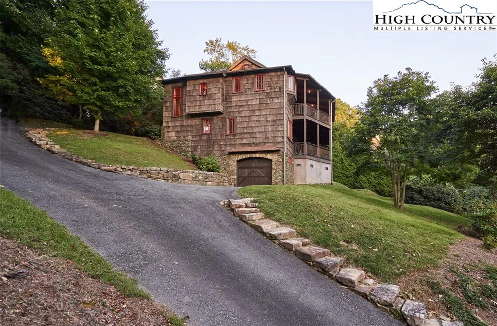 Image number 18 for the current listing