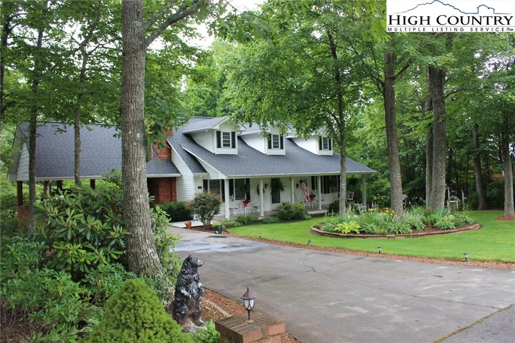 Image number 1 for the current listing