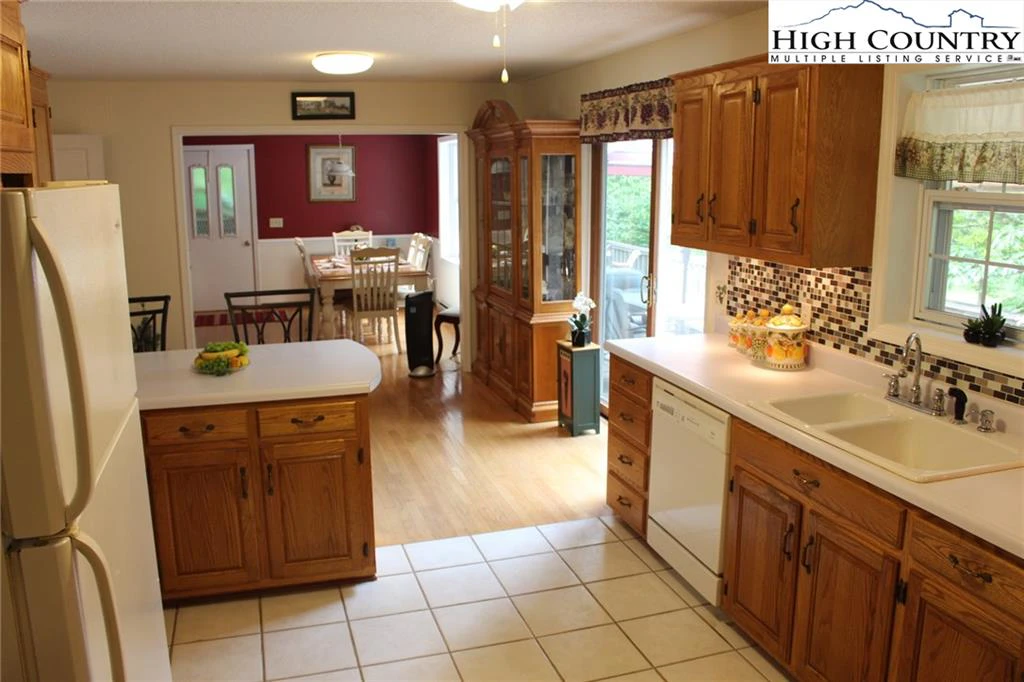 Image number 11 for the current listing