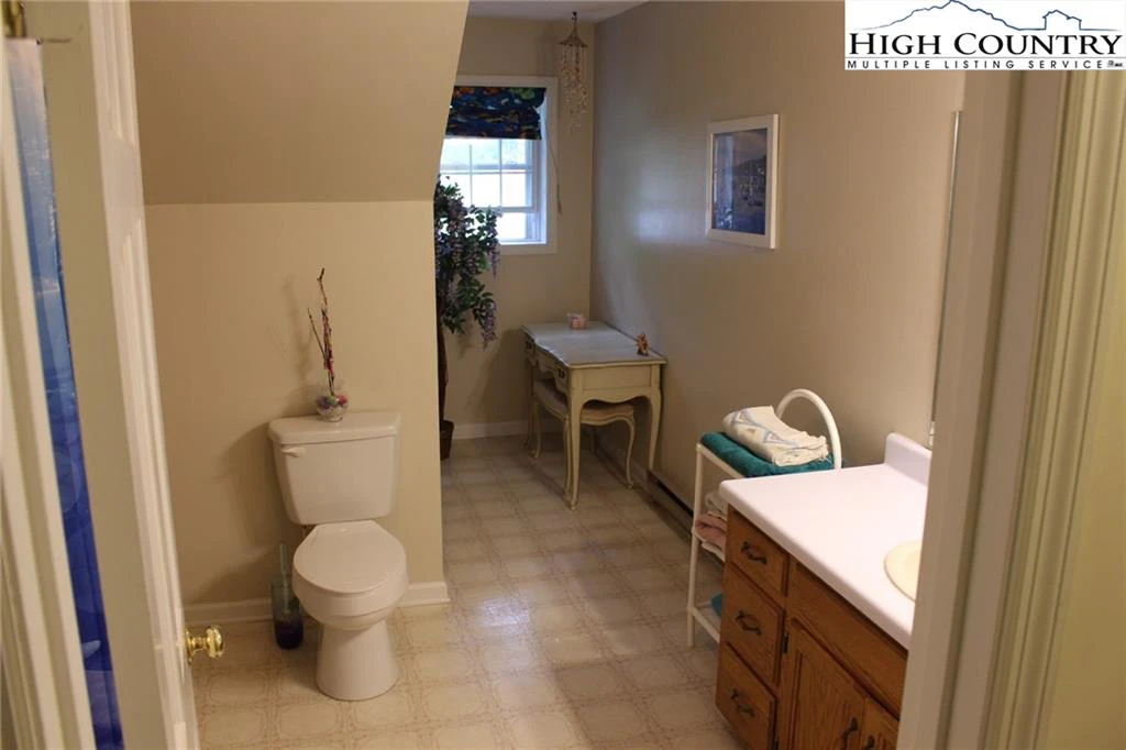 Image number 4 for the current listing