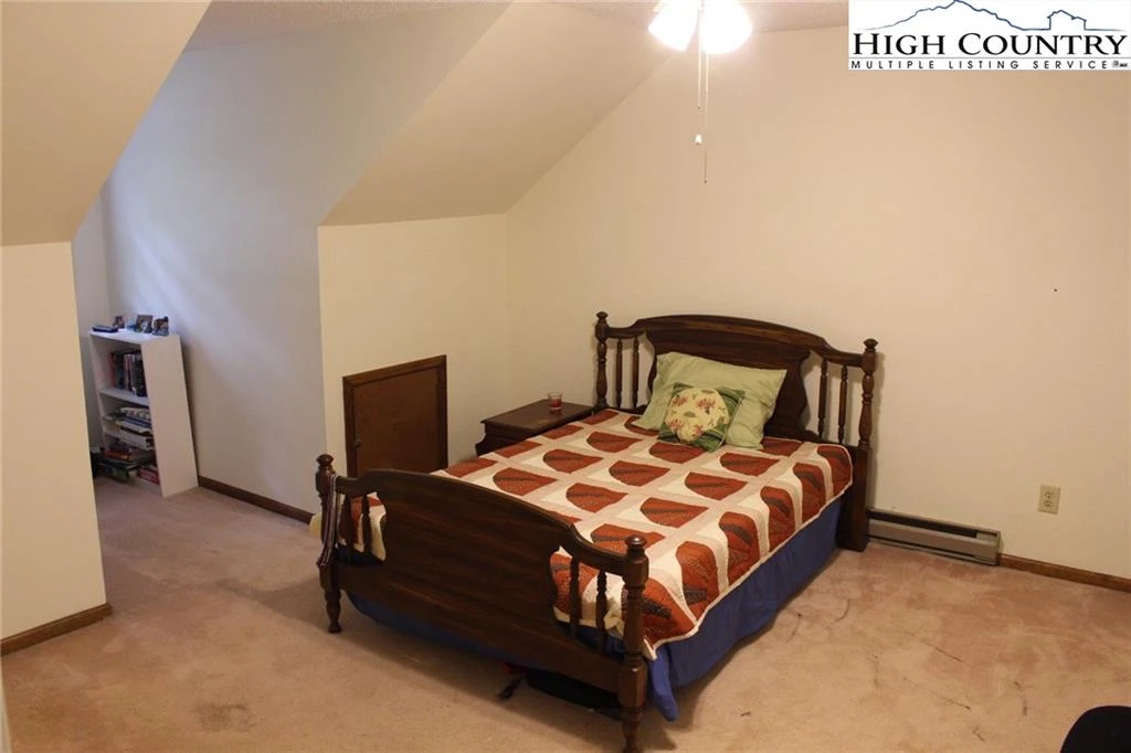 Image number 3 for the current listing