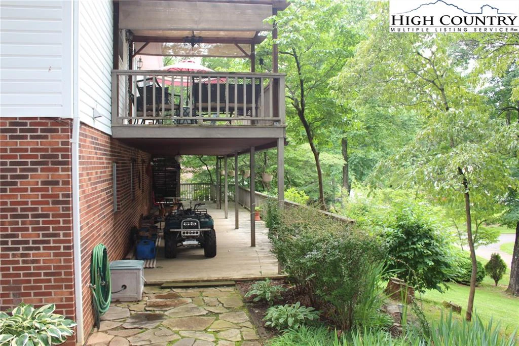 Image number 18 for the current listing
