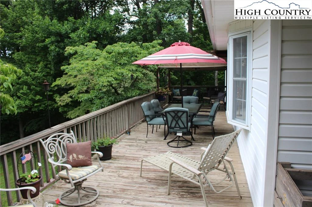 Image number 17 for the current listing