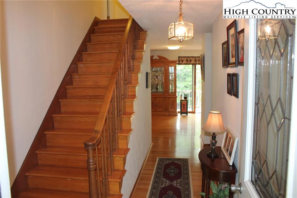 Image number 13 for the current listing