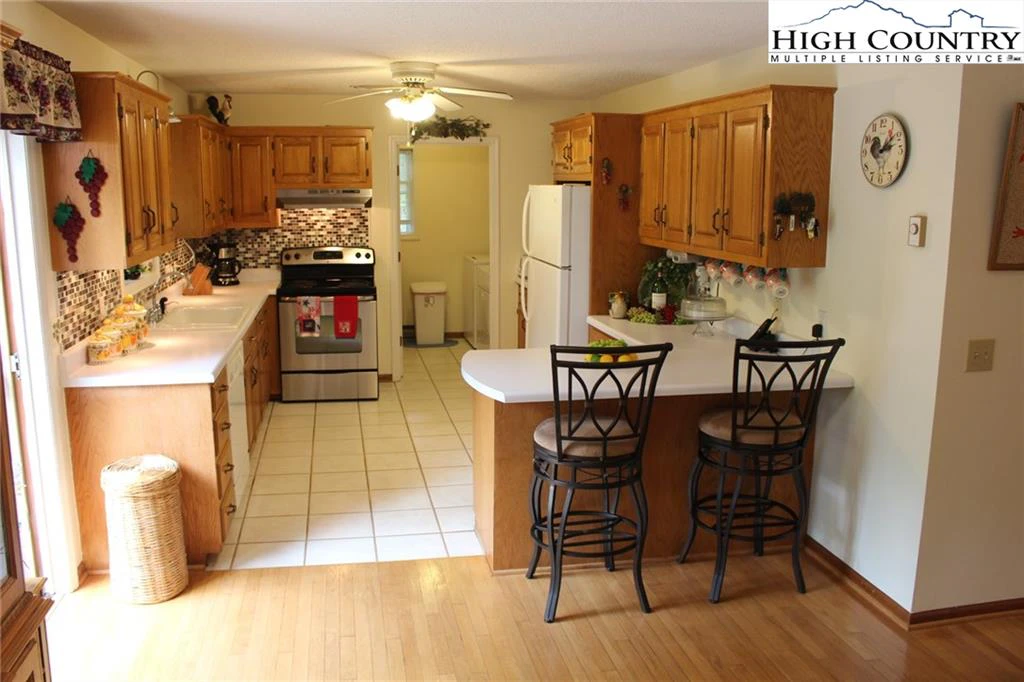 Image number 2 for the current listing