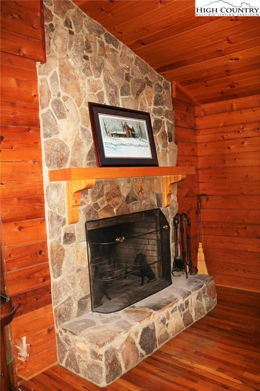 Image number 2 for the current listing