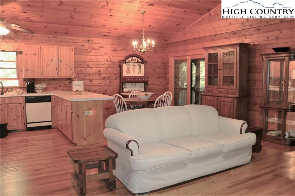 Image number 11 for the current listing
