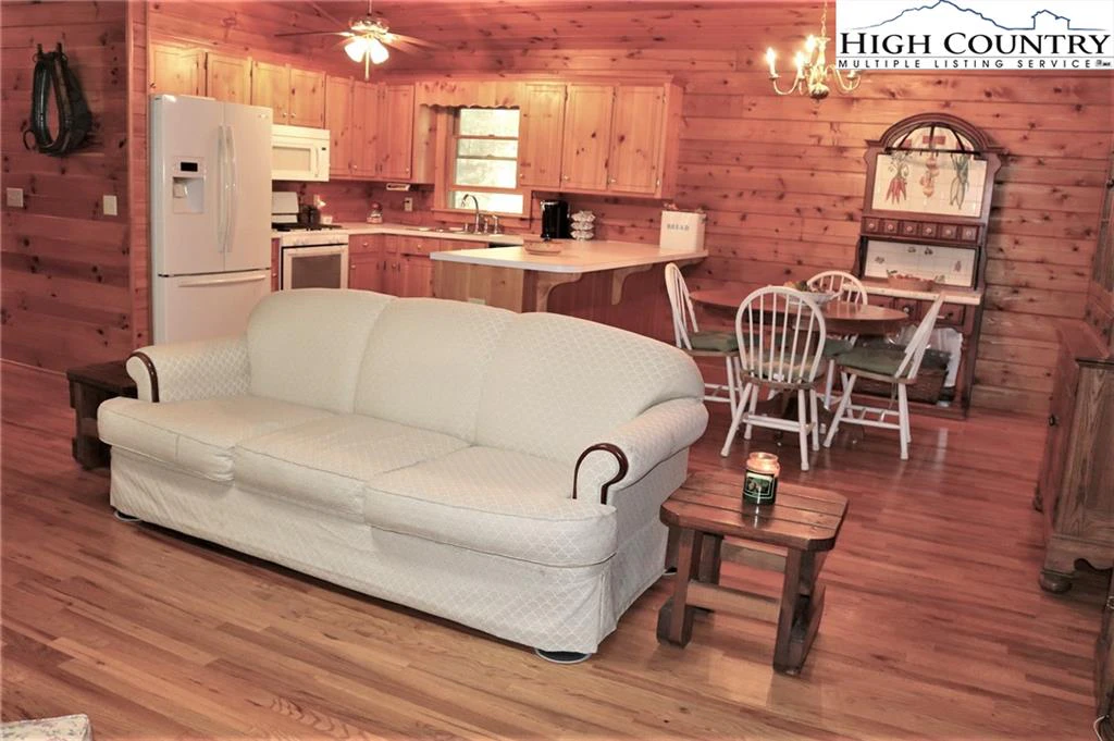 Image number 10 for the current listing